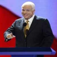 McCain Menguji Staminanya Lewat Kampanye 22 Jam Non-Stop