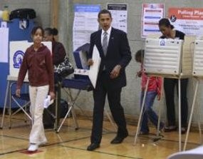  Didampingi Putrinya, Obama Nyoblos di Chicago