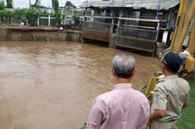 Hadapi Banjir, Petugas Pintu Air Manggarai Ditambah