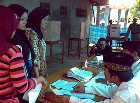 Istri dan Ibu Amrozi Enggan Coblos Pilgub