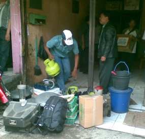 Pemilik Rumah Berutang, Warung Bakso Diusir
