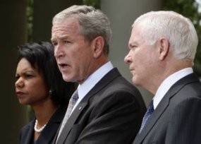Bush Jaga Jarak dengan McCain