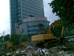 6 Rumah Dibongkar Satpol PP, Lalin Jl Piere Tendean Macet