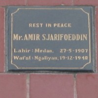 Makam Megah Itu Dirusak Orang Tak Dikenal