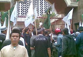 Massa FUI Demo Kejagung, Tuntut Evaluasi Eksekusi Amrozi cs