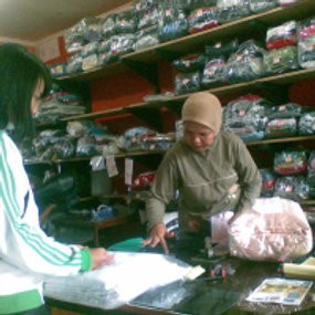 Musim Hujan Datang, Jasa Kiloan Laris Manis
