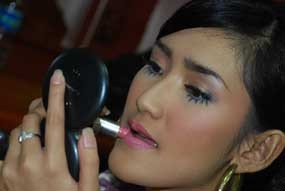 Menikah, Zora Vidyanata Tak Takut Karir Melorot