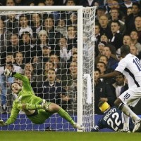Bent Hat-Trick, Spurs Menang 4-0