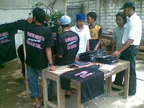 Santri Ponpes Al Islam Buat Kaos Dukungan Amrozi