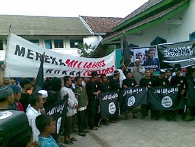 Dukungan Penolakan Eksekusi Amrozi Cs Terus Mengalir