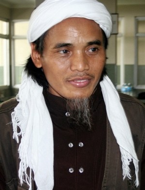 Amrozi, Si Penyuplai Bahan Bom yang Selalu Tersenyum