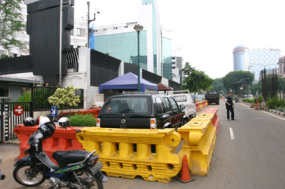 Polisi Tetap Perketat Pengamanan Kedubes AS dan Aussie