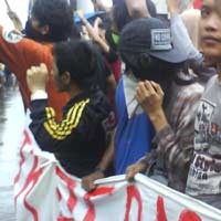 Mahasiswa USNI Protes Politisasi Penurunan Harga BBM