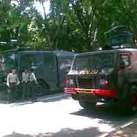 3 Water Canon Siap Bubarkan Perusuh