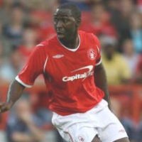 Andy Cole Gantung Sepatu