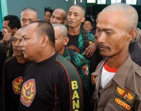 KarSa Menang, Anggota Ansor dan Banser Jember Gundul