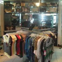 Warna-warni Produk Impor di Dreamy Butik
