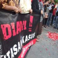 Keluarga Korban Semanggi I Tabur Bunga di Atma Jaya