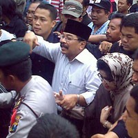 Soekarwo Serahkan Sengketa Pilgub Jatim ke MK