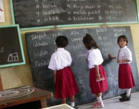 Guru Paksa Murid SD Oral Seks di Depan Kelas