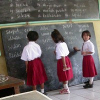 Guru Paksa Murid SD Oral Seks di Depan Kelas