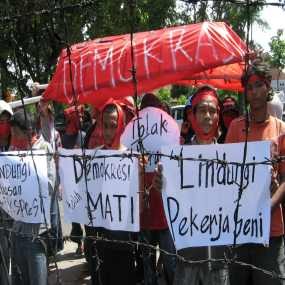 Aksi Diam Dukung Film Eros Djarot