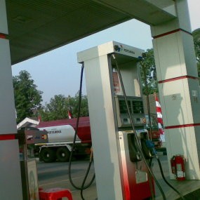 Premium & Solar Ikuti Harga Internasional Secara Terbatas di 2009