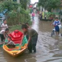 Sekolah Kebanjiran, Bocah Perahu Bermunculan
