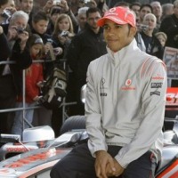 Hamilton Akan Balapan Lawan Sepeda