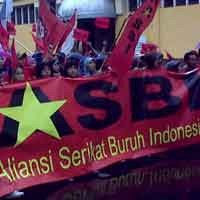 Massa Berkumpul di Gubernuran, Pahlawan Ditutup