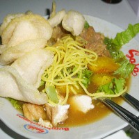 Tahu Campur SBY Plus Rujak Cingur, Euenaake Rek!
