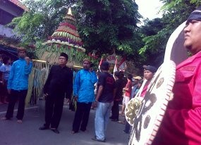Tradisi Apitan, Warga Semarang Berebut Hasil Pertanian