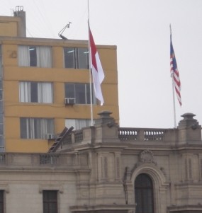 Merah Putih di Atas Benteng Istana Presiden 
