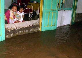 Hujan 5 Jam, Ratusan Rumah di Madiun Direndam Banjir
