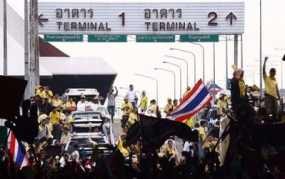 Demonstran Kepung Kantor PM Thailand di Bekas Bandara