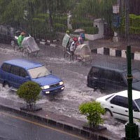 Waspadai Hujan Disertai Kilat di Kota Pahlawan