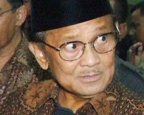 Habibie : Adam Malik Pejuang