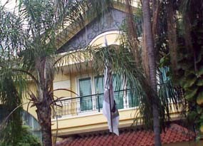 Bendera Gerindra Berkibar di Rumah Muchdi PR