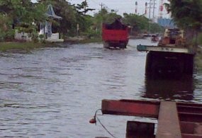 Akses ke Pelabuhan Semarang Tergenang Air