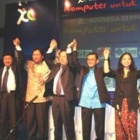 XL Donasikan Komputer untuk Sekolah