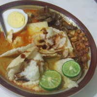 Lontong Kari Kebon Karet, Kuahnya Alamaak...! 