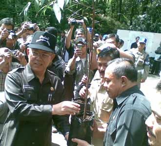 Pemkot Bandung Tanam 2.300 pohon