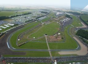 Dilarang Bawa Mobil Pribadi ke Donington Park 2010