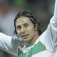 Pizarro Hat-trick, Bremen Bantai Frankfurt