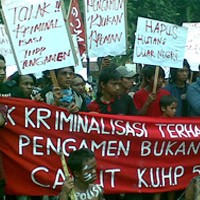 Puluhan Pengamen Geruduk Mapolda Jatim