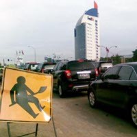 Ada Gunungan Tanah, Macet Gila di Lampu Merah Fedex Berlanjut