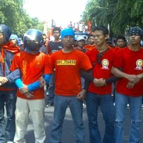 Aliansi Buruh Geruduk Istana Tuntut SKB 4 Menteri Dicabut