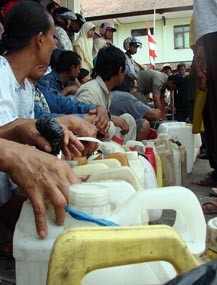 Operasi Pasar Minah di Kampung SBY Diserbu Warga