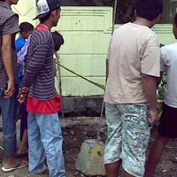 Lokasi Semburan Air Panas Dibanjiri Warga yang Penasaran