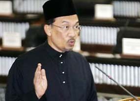 Anwar Ibrahim Beri Kuliah di UI Depok, Mahasiswa Rela Duduk di Lantai